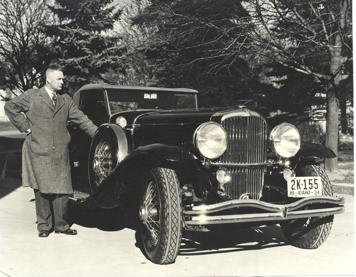 Photograph of Frank B. Robinson beside his Duesenberg Convertible Coupe